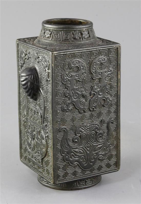 A Chinese faux bronze porcelain vase, early 20th century, 18.5cm